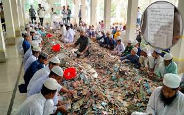 পাগলা মসজিদের দানবাক্সে টাকা-স্বর্ণালংকারের মাঝে পাওয়া ‘চিরকুট’ ভাইরাল